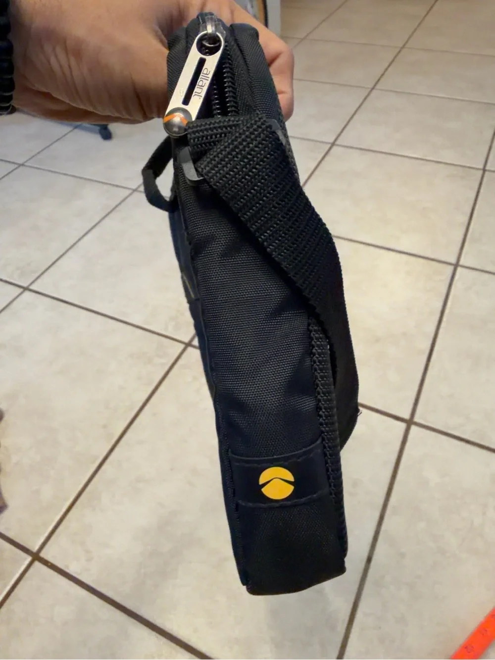 Alliant Black Padded Laptop Briefcase Messenger Bag Adjustable Strap